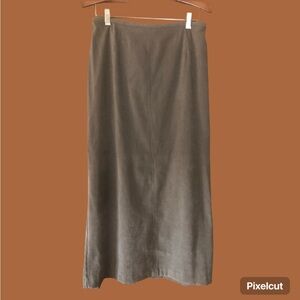 🤎 Long Pencil Skirt with Sassy Back Slit 🤎